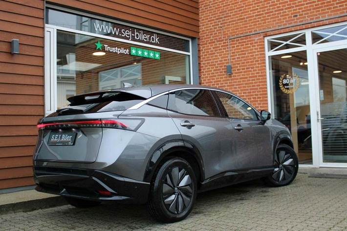 Grå Nissan Ariya fra 2025