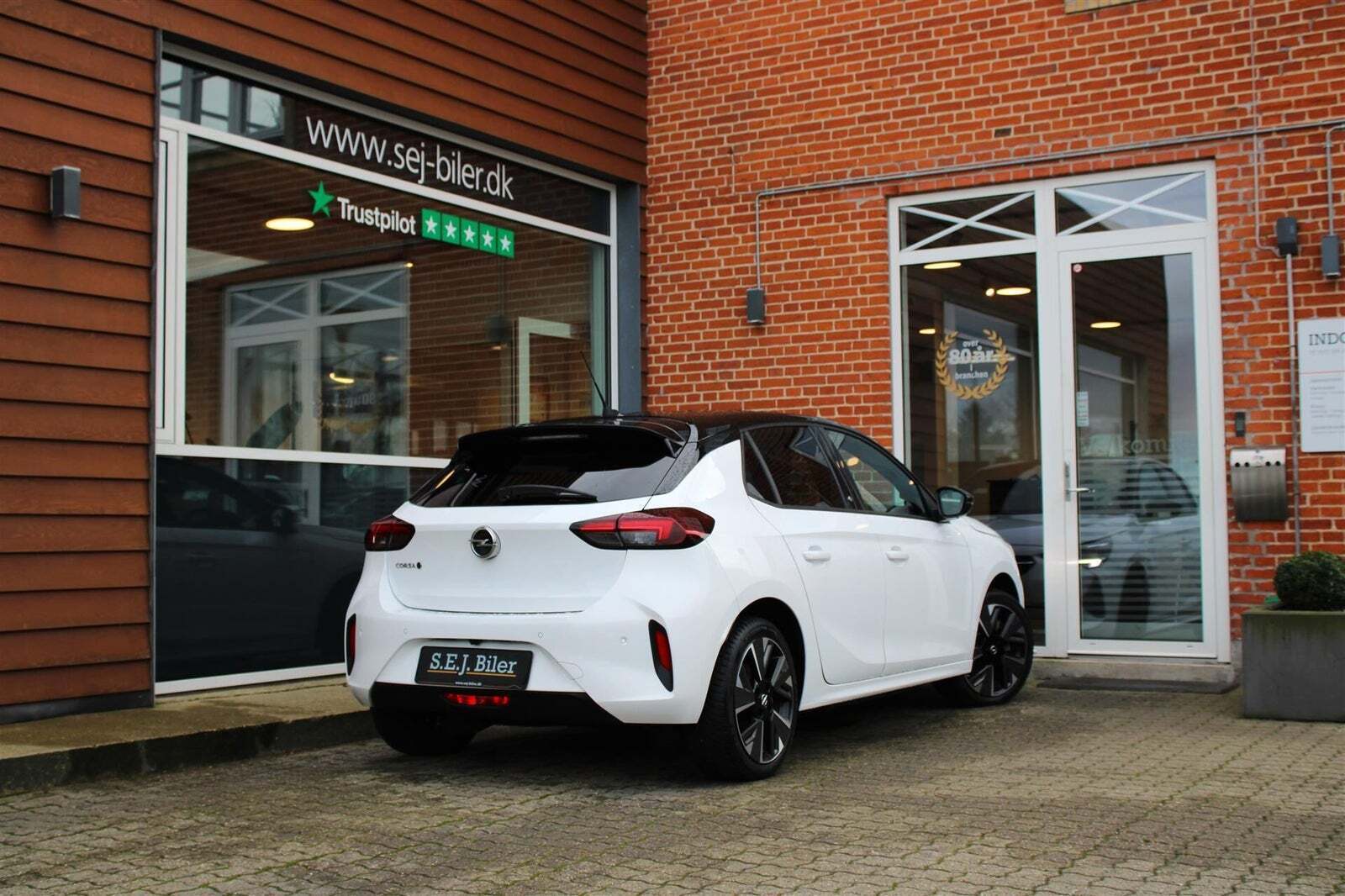 Hvid Opel Corsa-e fra 2023