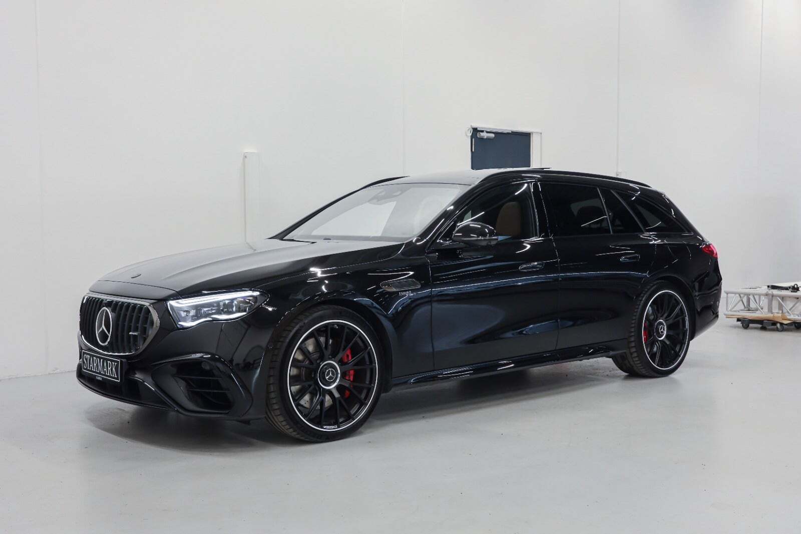 Sort Mercedes E53 fra 2025 set udefra