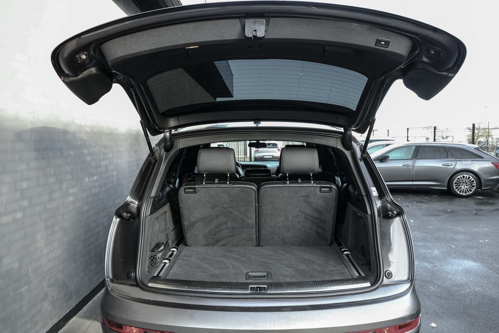 Sort Audi Q7 fra 2006