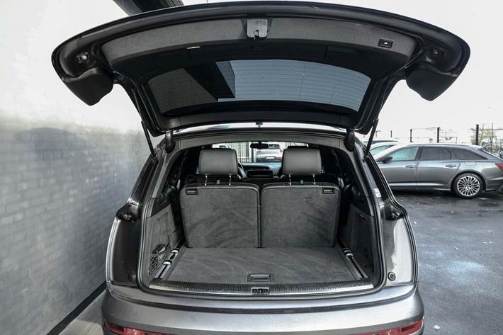 Sort Audi Q7 fra 2006