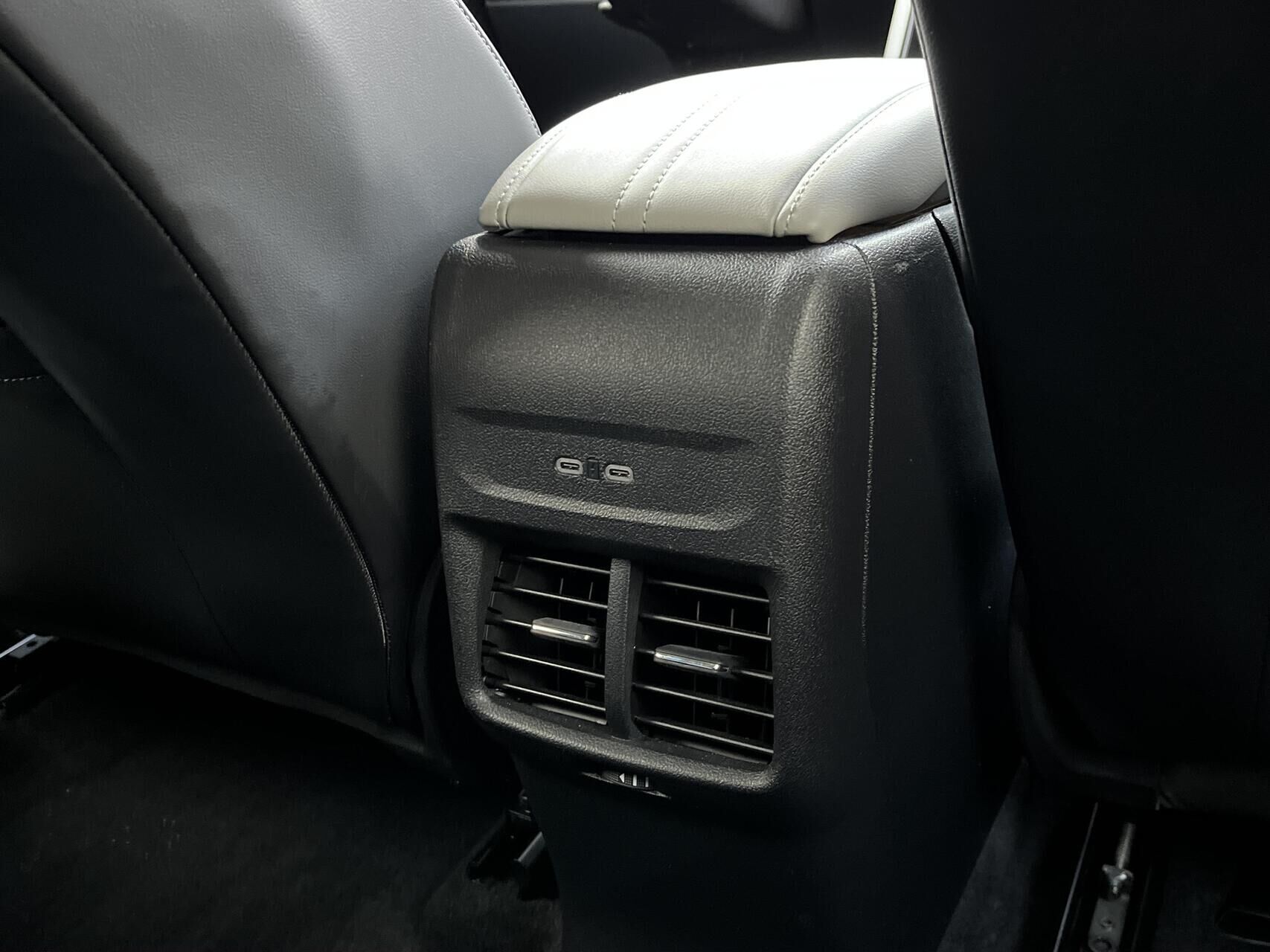 Blå Ford Explorer fra 2025