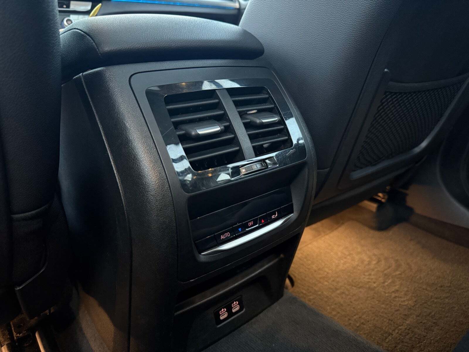 Blå BMW iX3 fra 2021