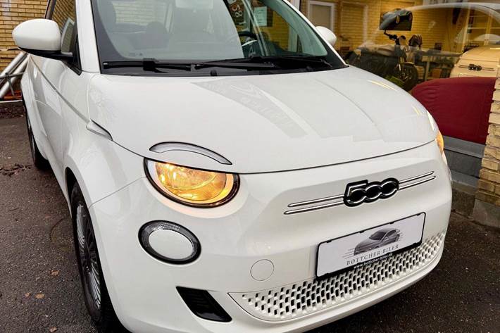 Hvid Fiat 500e fra 2021