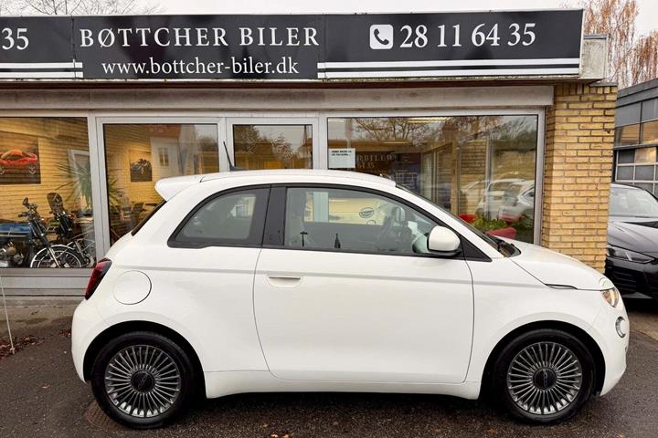 Hvid Fiat 500e fra 2021
