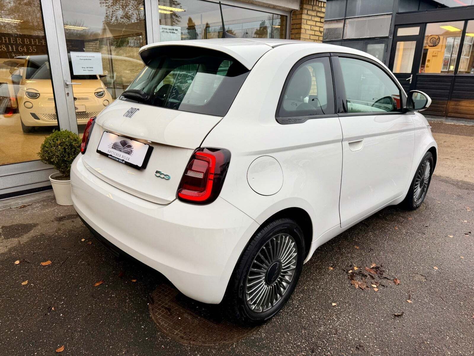 Hvid Fiat 500e fra 2021