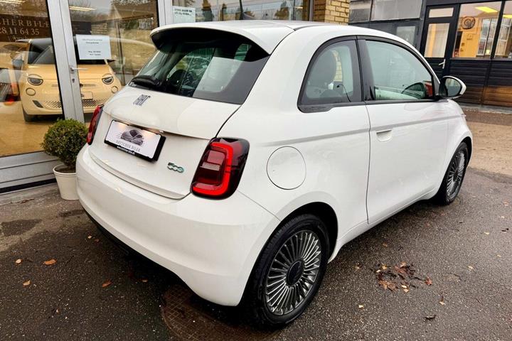 Hvid Fiat 500e fra 2021