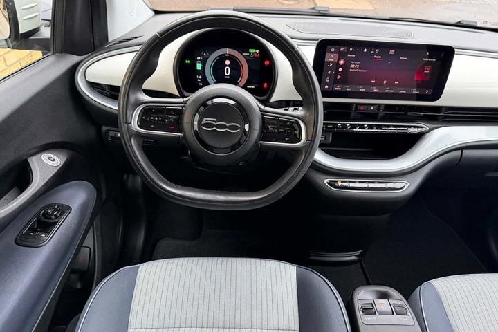 Hvid Fiat 500e fra 2021
