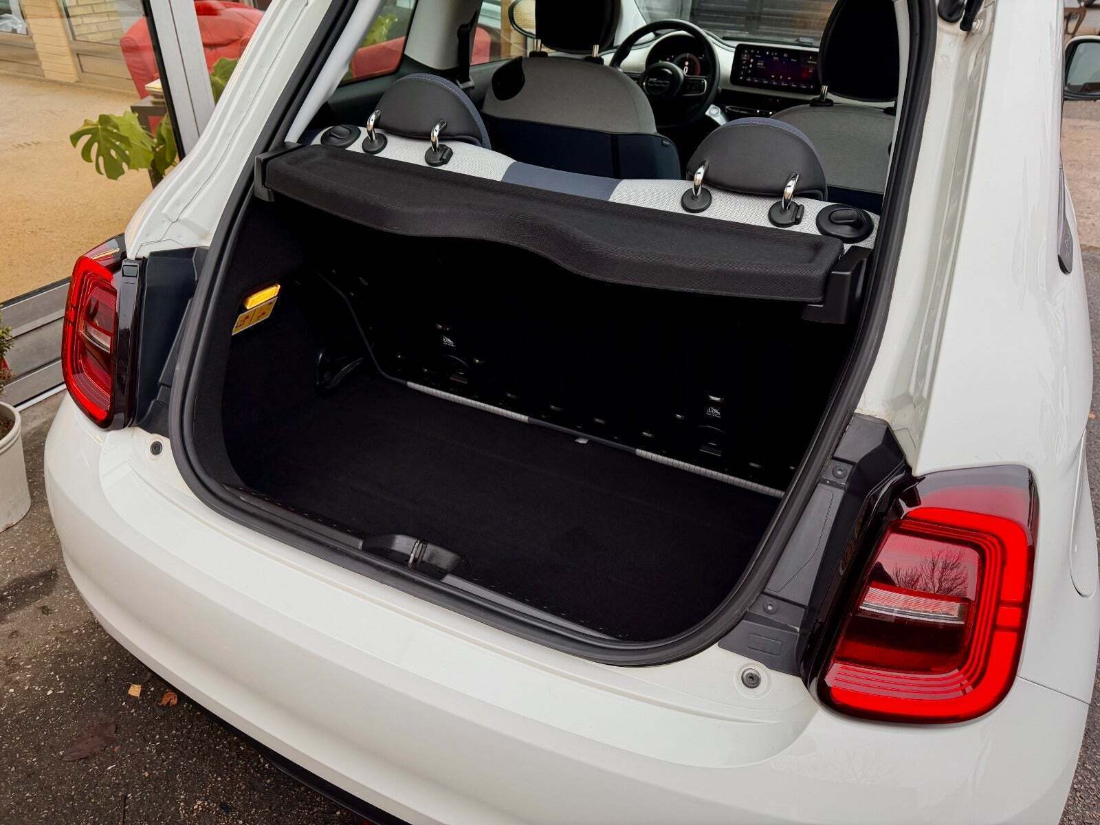 Hvid Fiat 500e fra 2021