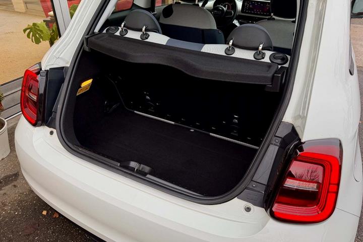 Hvid Fiat 500e fra 2021