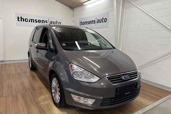 Grå Ford Galaxy fra 2015 set udefra