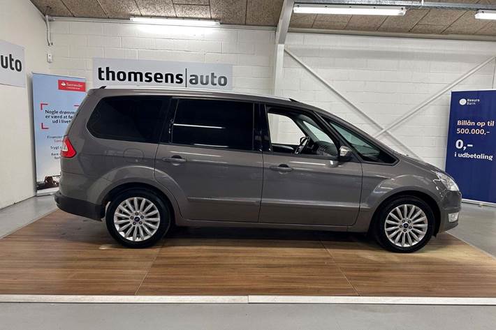 Grå Ford Galaxy fra 2015