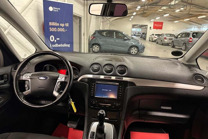 Grå Ford Galaxy fra 2015