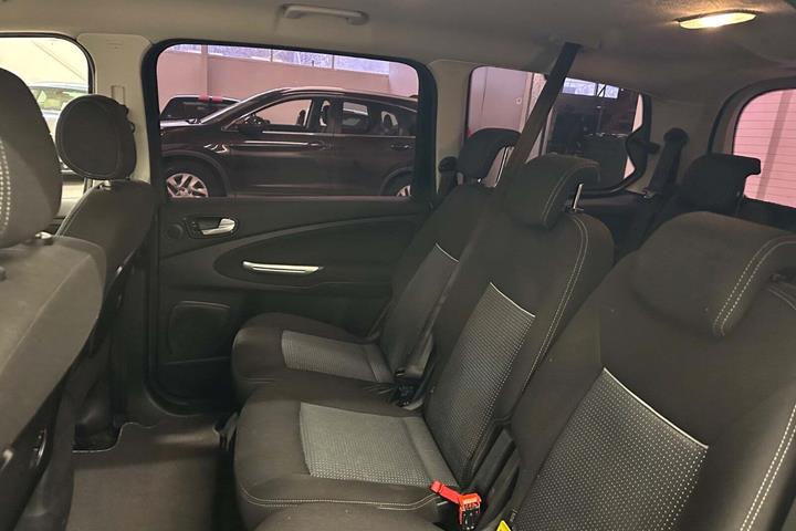 Grå Ford Galaxy fra 2015