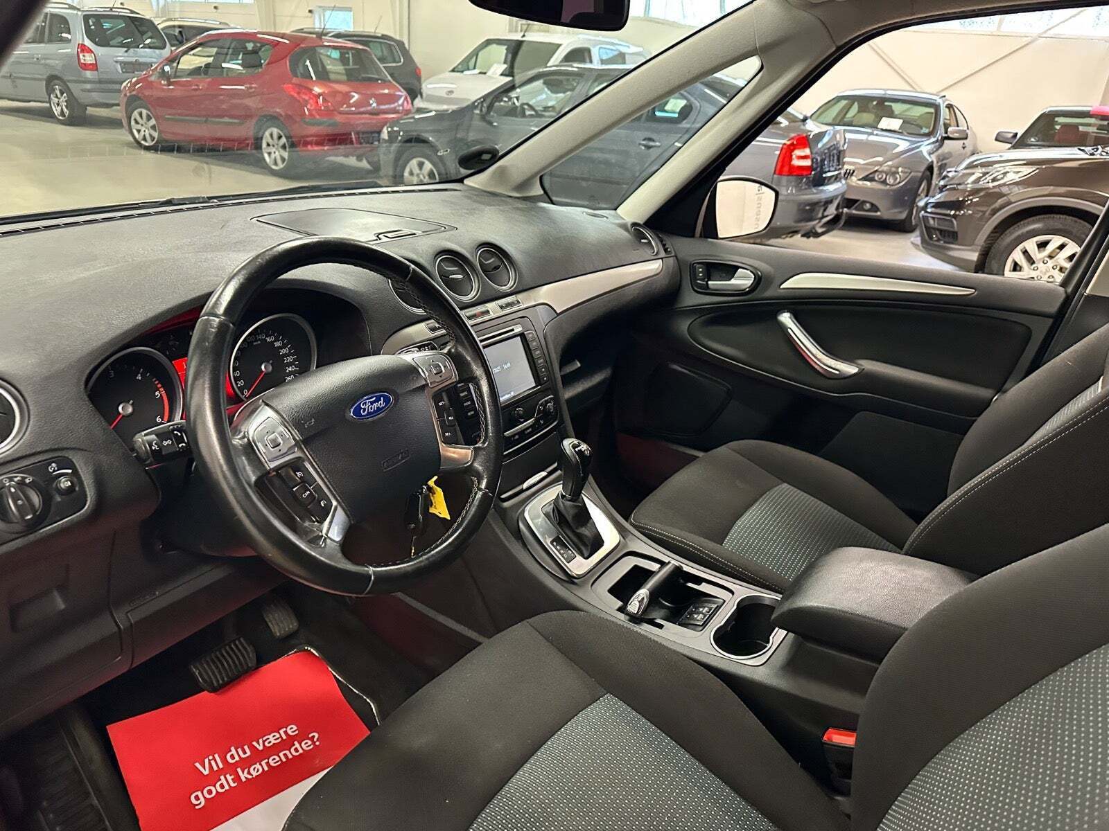 Grå Ford Galaxy fra 2015