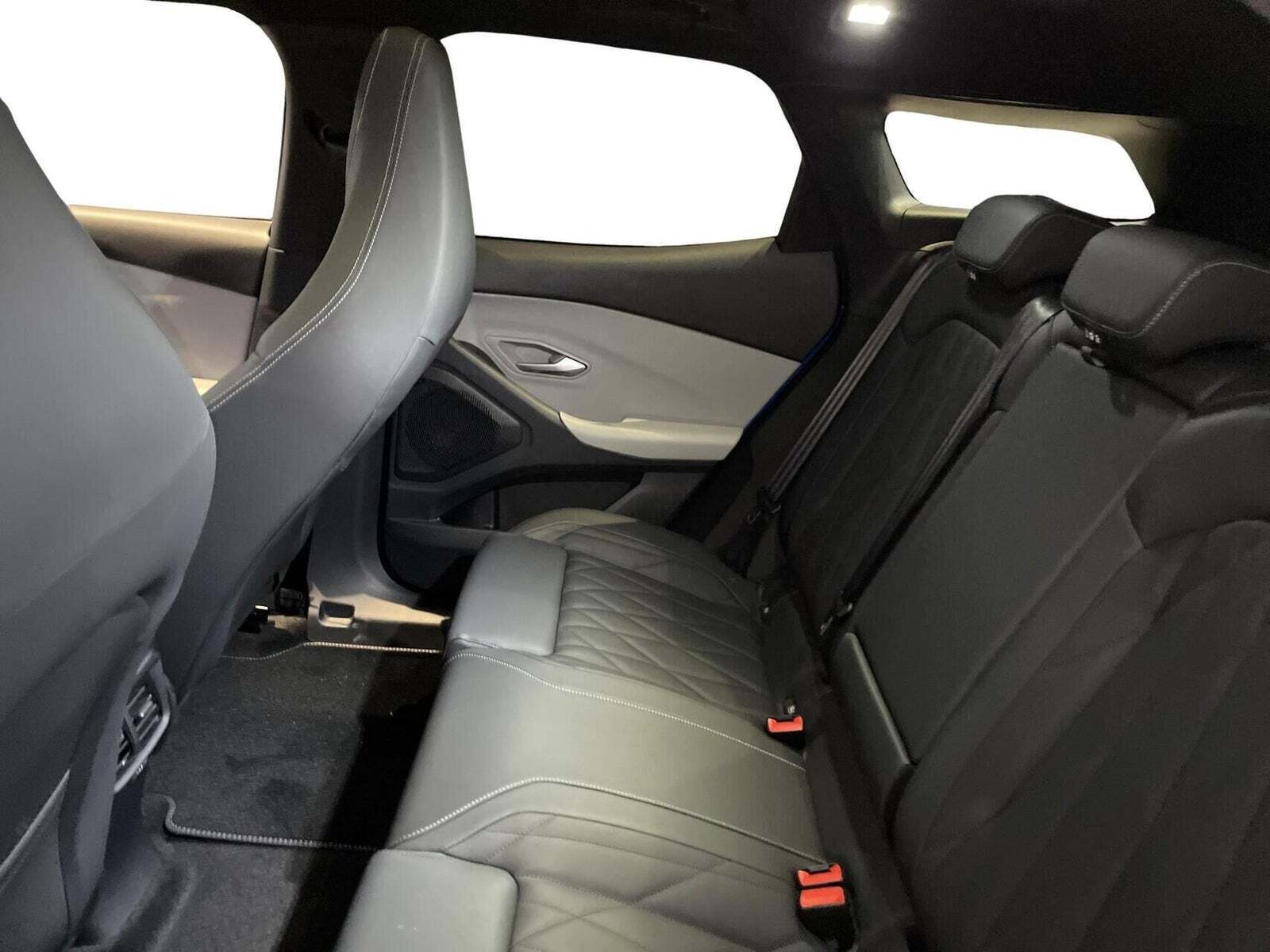 Ford Explorer 82 Premium Extended Range