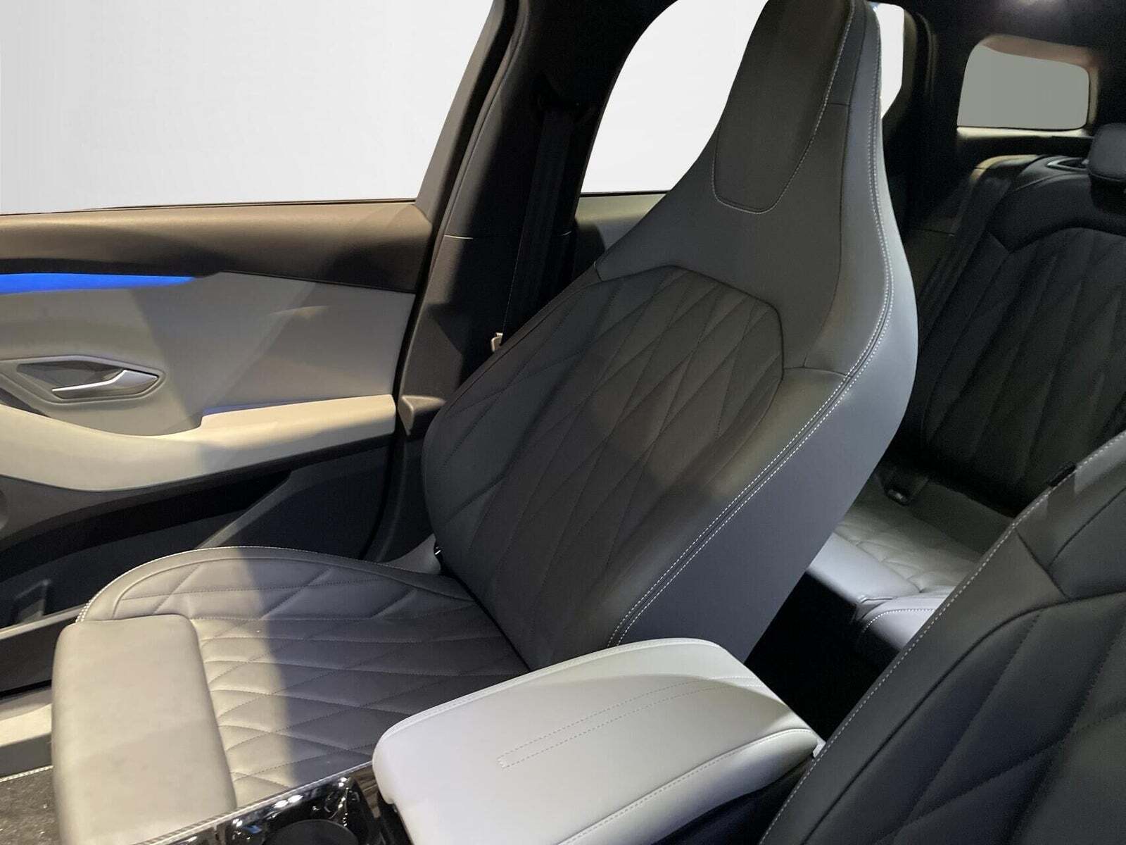 Blå Ford Explorer fra 2025