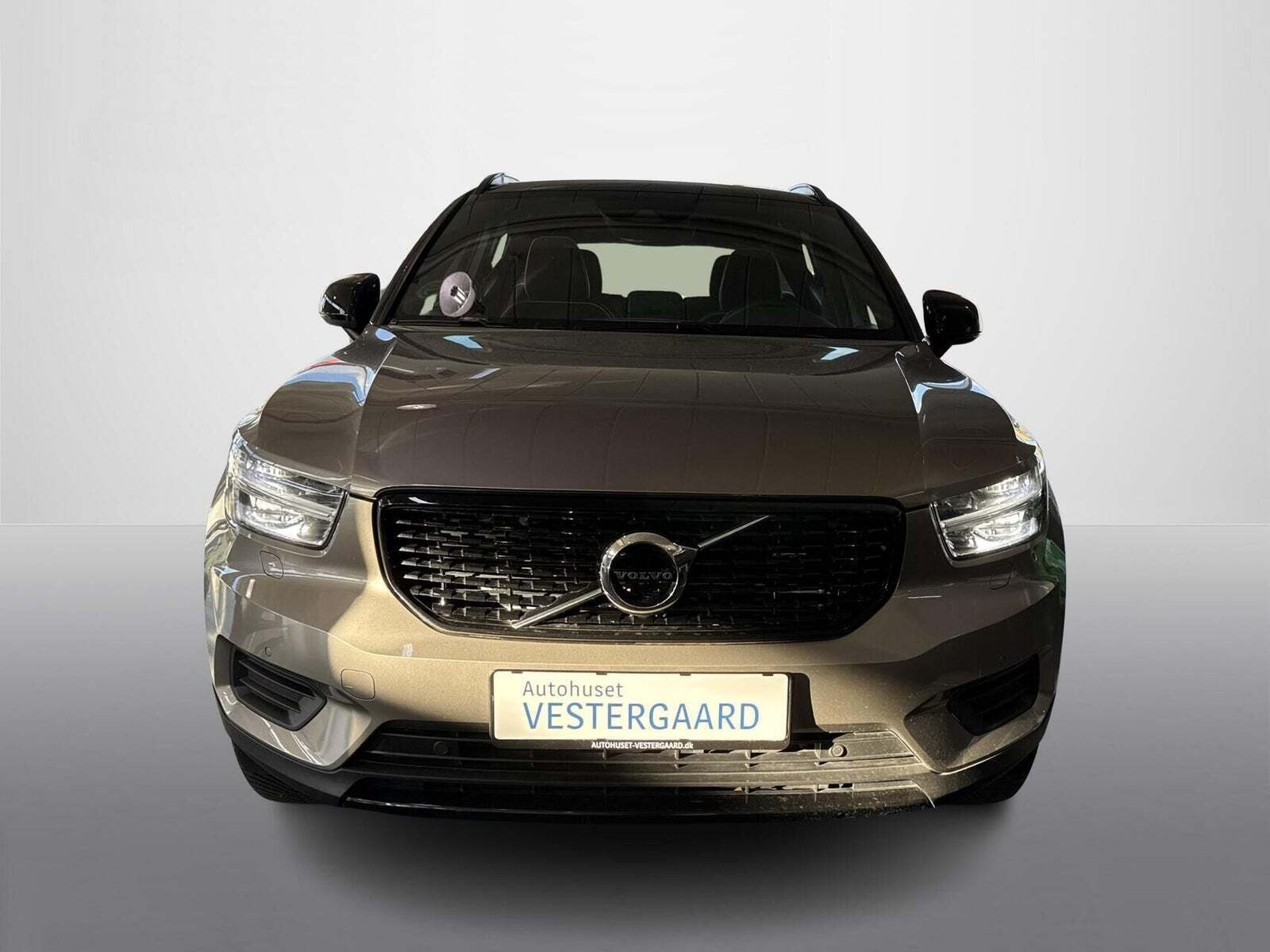 Beige Volvo XC40 fra 2022