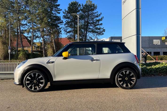 Hvid Mini Cooper SE fra 2022