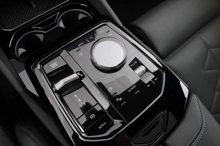 Sort BMW i5 fra 2024