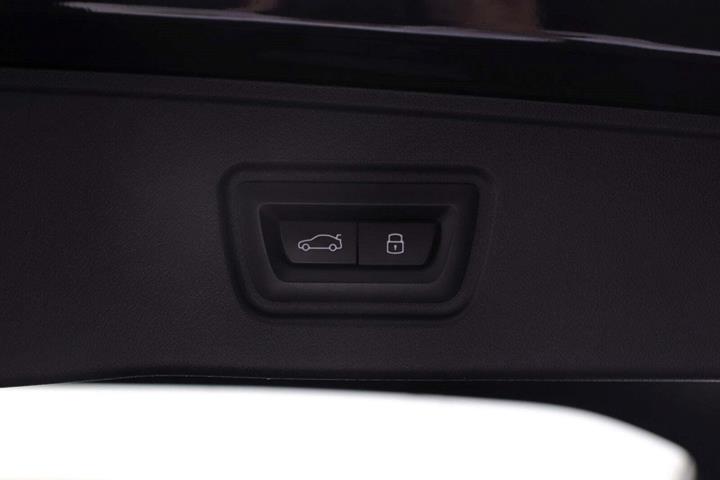 Sort BMW i5 fra 2024