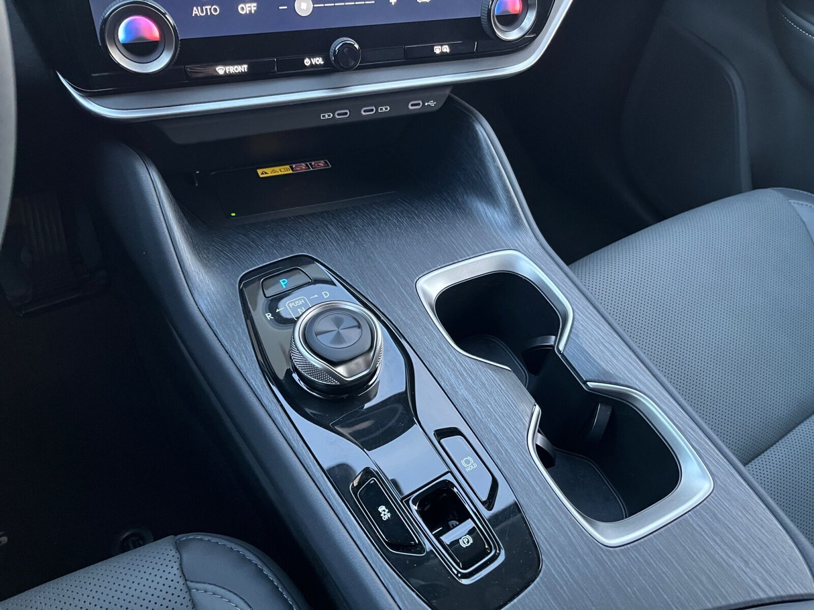 Grå Lexus RZ fra 2024