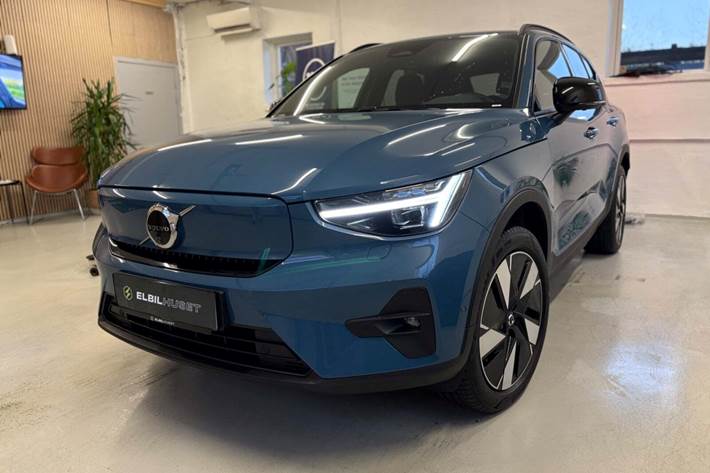 Blå Volvo EX40 fra 2025