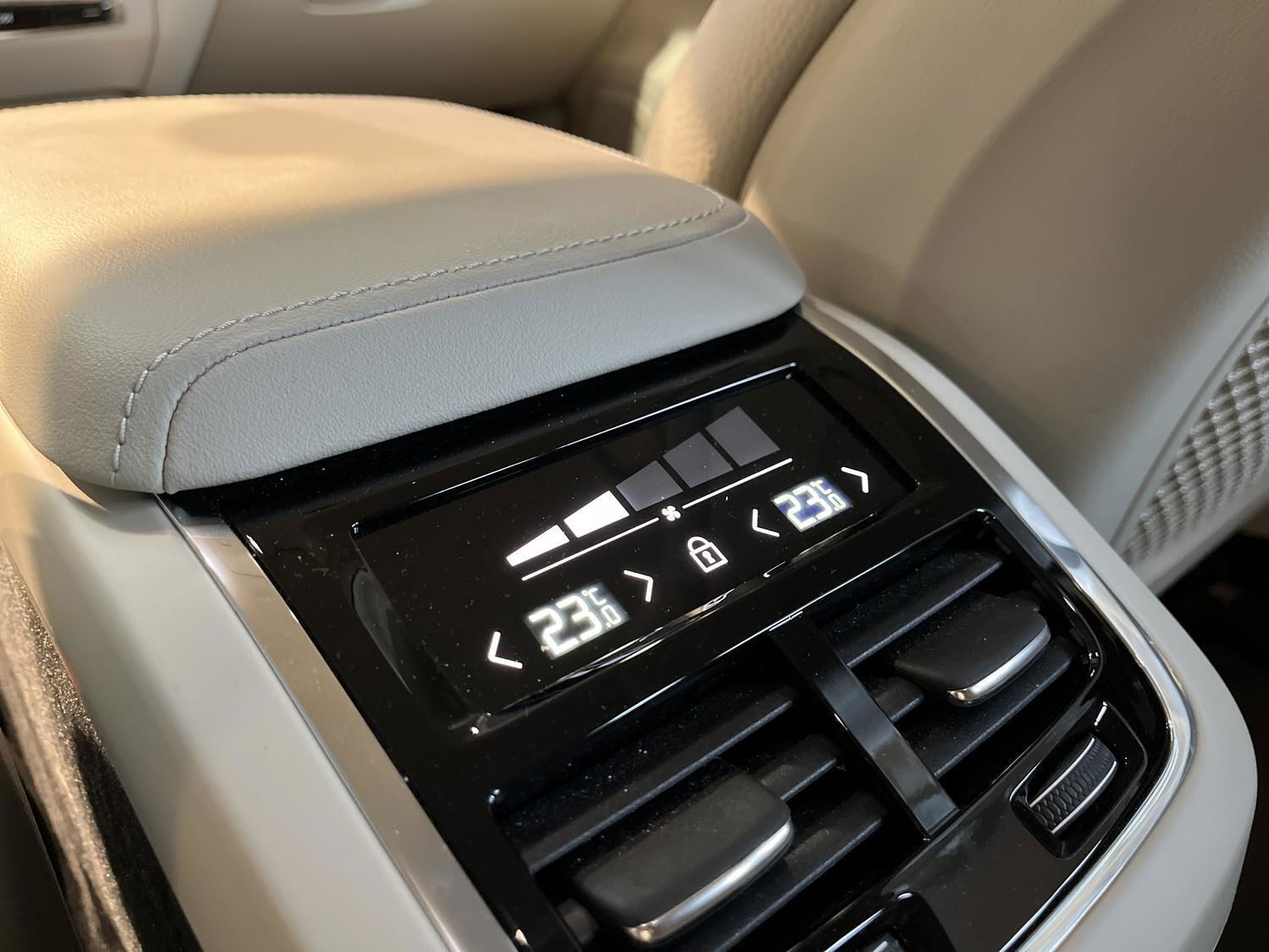 Sort Volvo V60 fra 2023