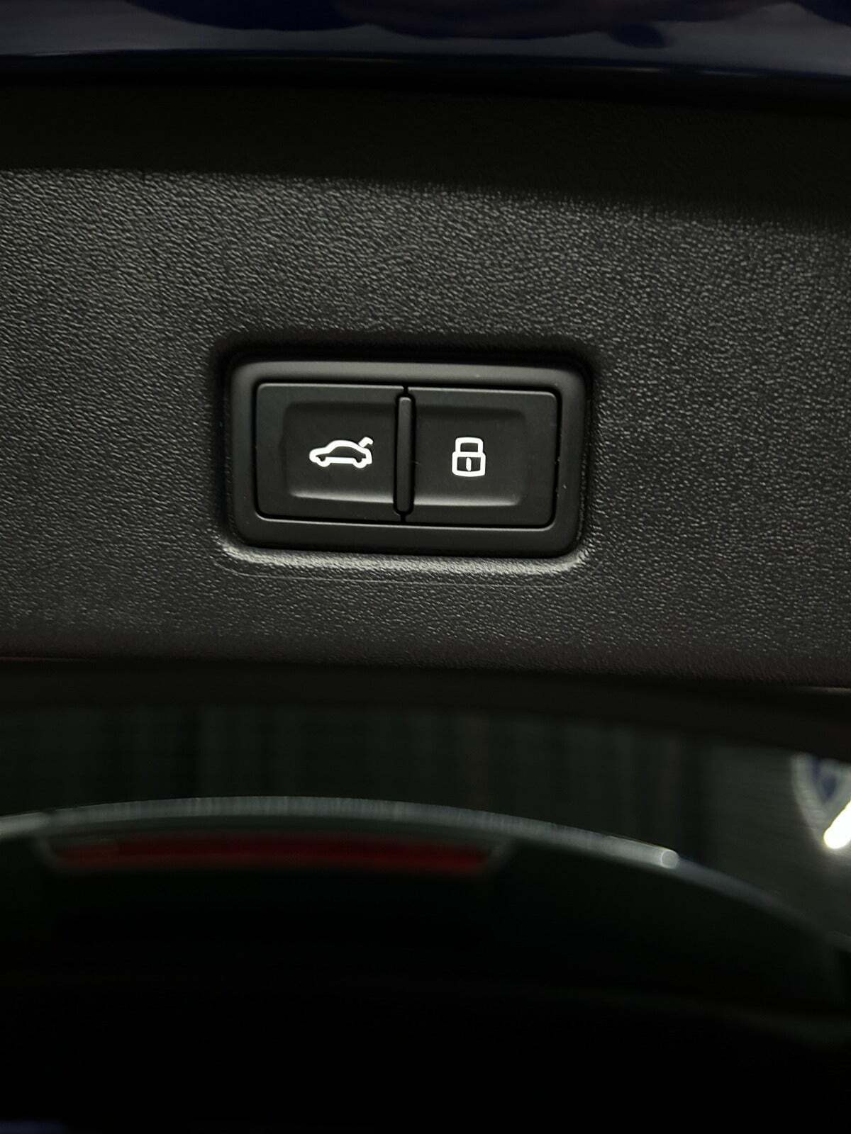 Blå Audi Q4 e-tron fra 2024