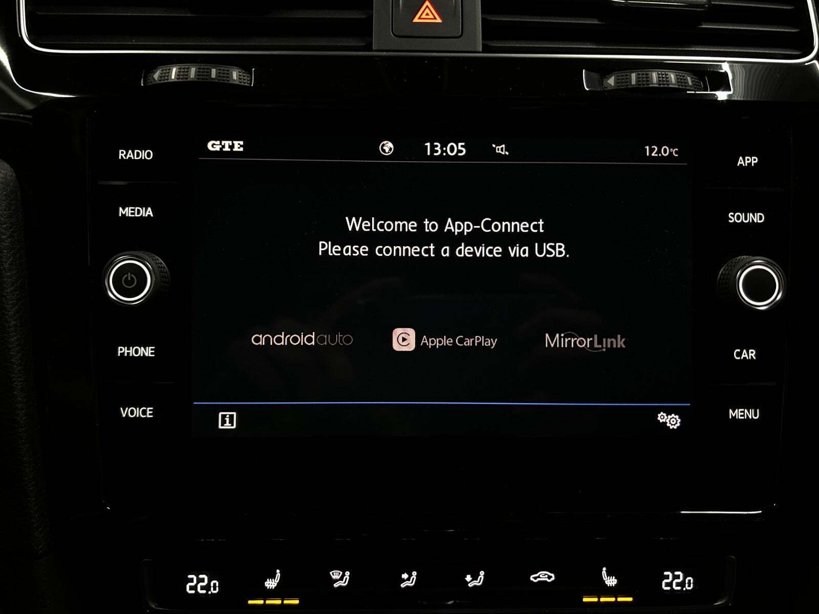 Grå VW Golf VII fra 2020