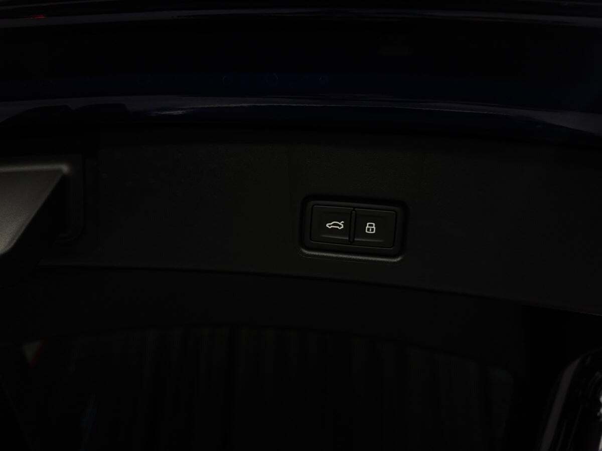 Blå Audi Q4 e-tron fra 2024