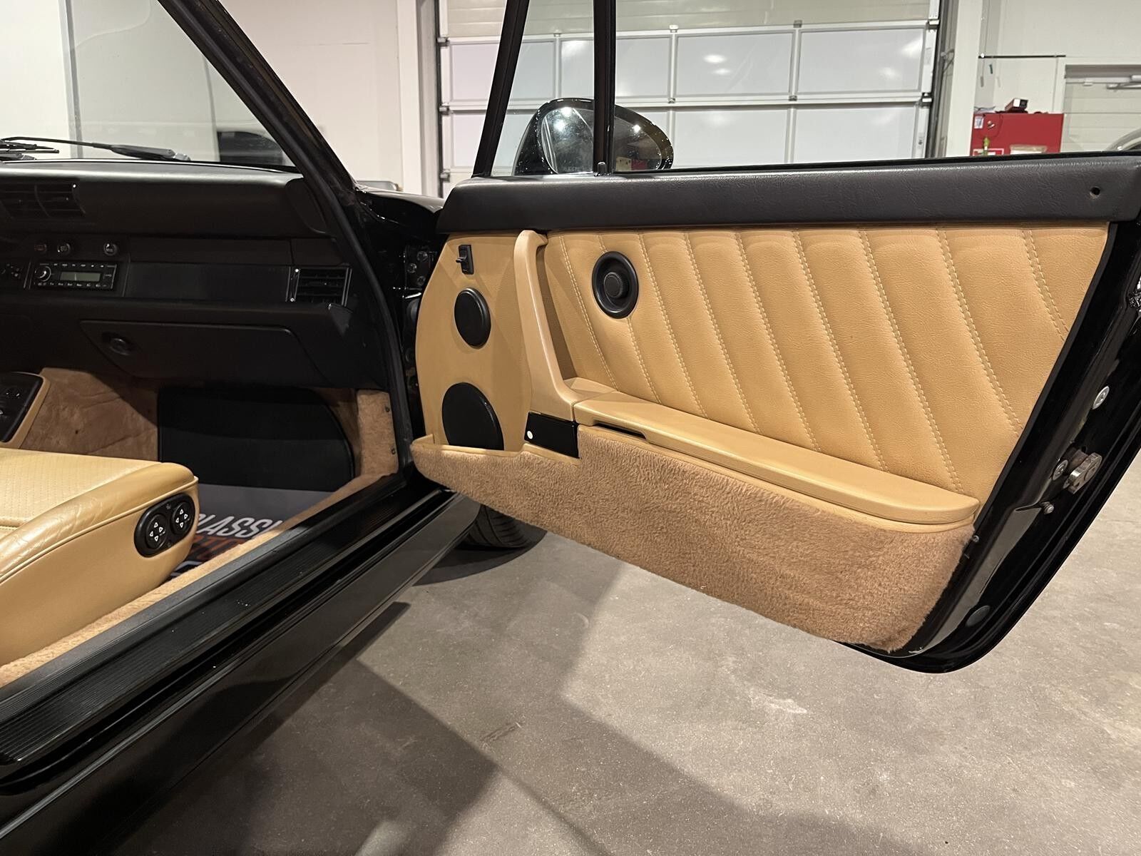 Sort Porsche 911 fra 1991