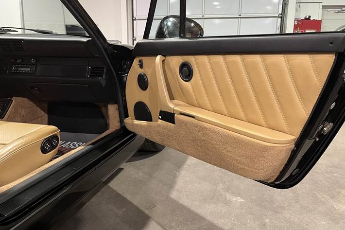 Sort Porsche 911 fra 1991