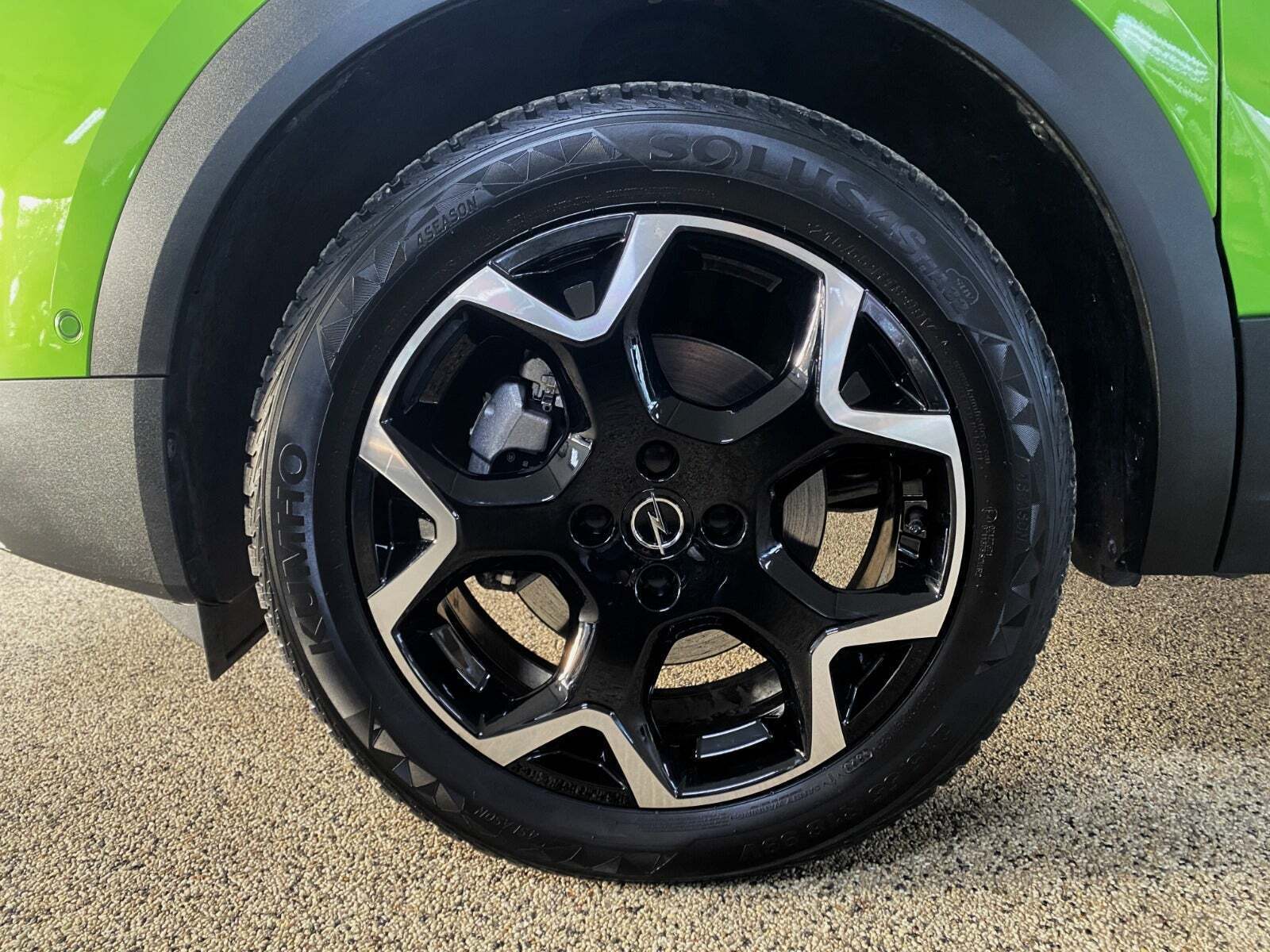 Grøn Opel Mokka-e fra 2023