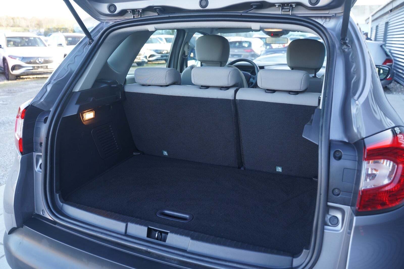 Sølv Renault Captur fra 2015