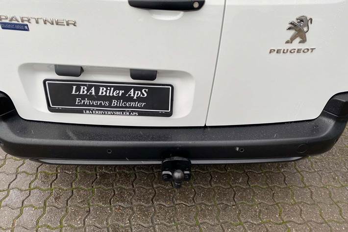 Hvid Peugeot Partner fra 2021