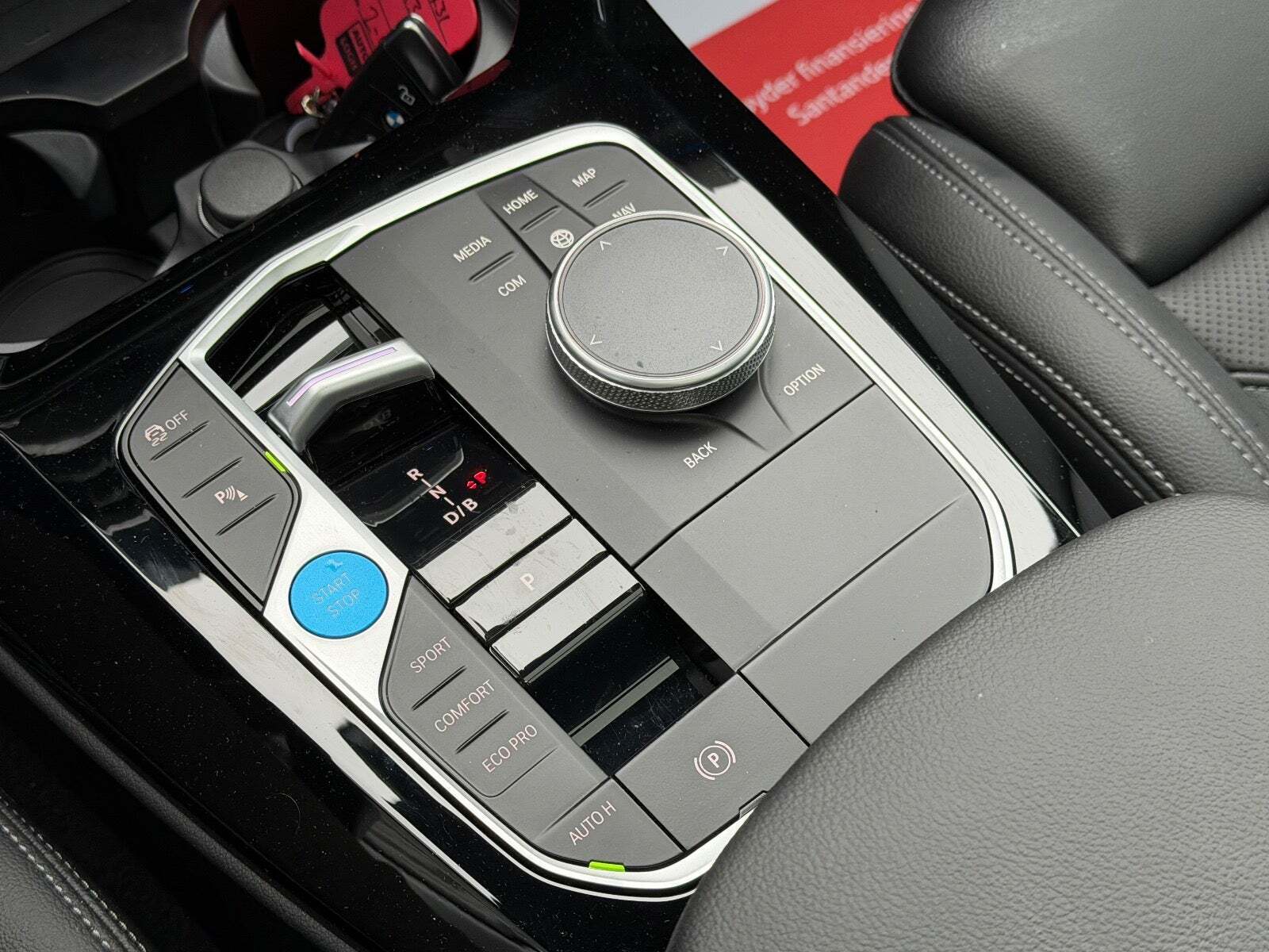 Hvid BMW iX3 fra 2024