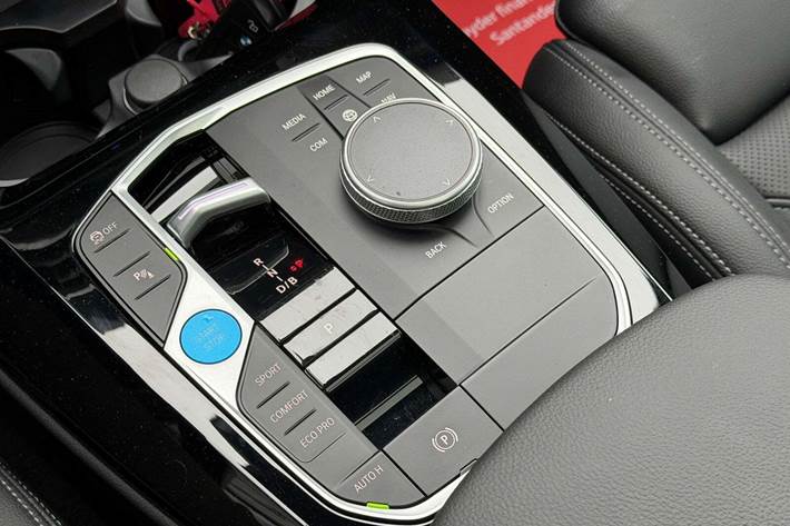 Hvid BMW iX3 fra 2024