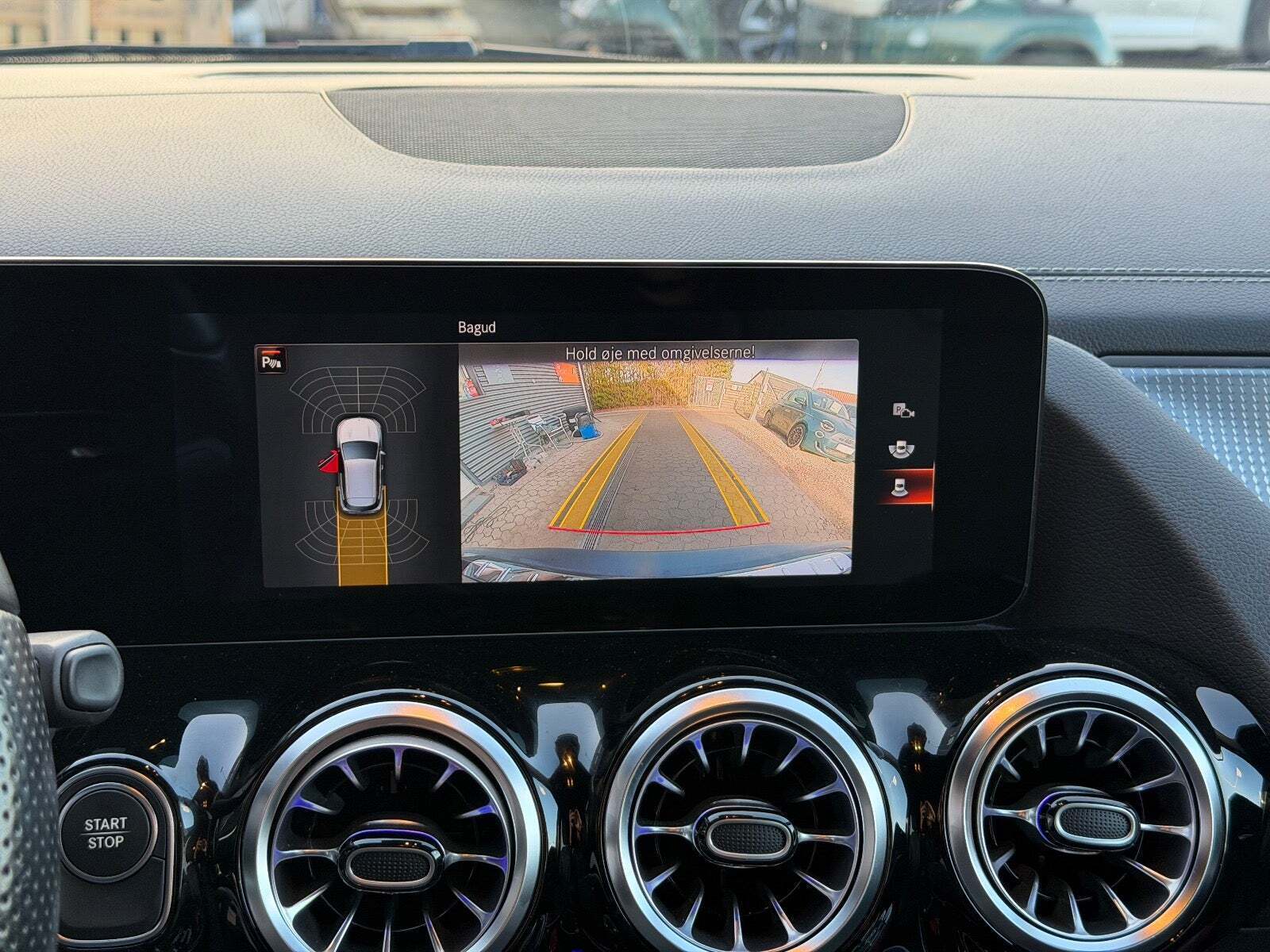 Sort Mercedes EQA300 fra 2022