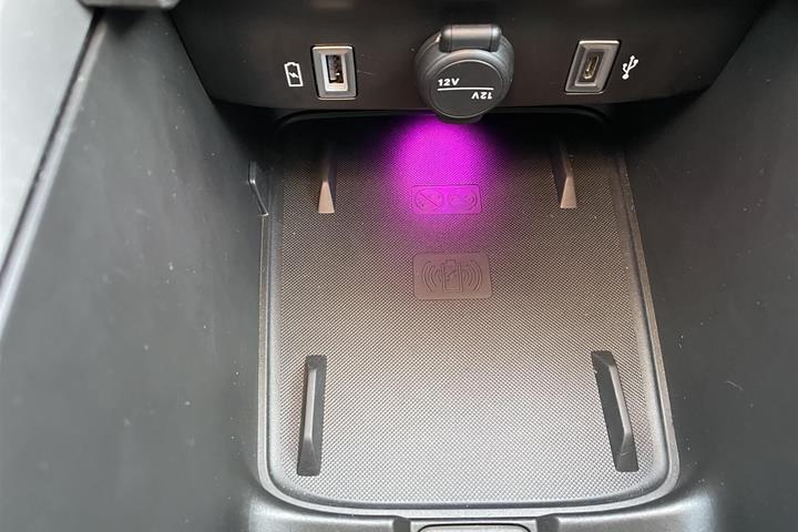Grå Jeep Avenger fra 2025