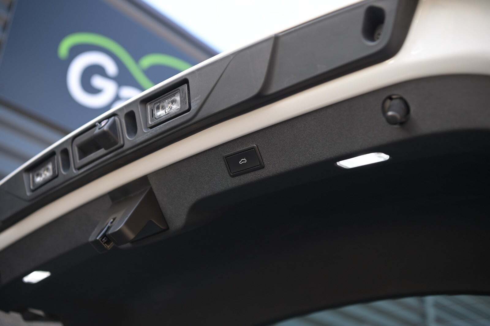 Hvid Skoda Enyaq fra 2023