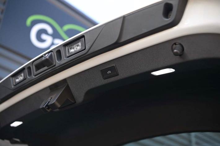 Hvid Skoda Enyaq fra 2023