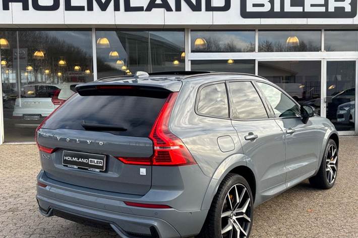 Grå Volvo XC60 fra 2023