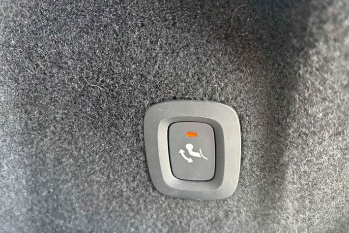 Grå Volvo XC60 fra 2023