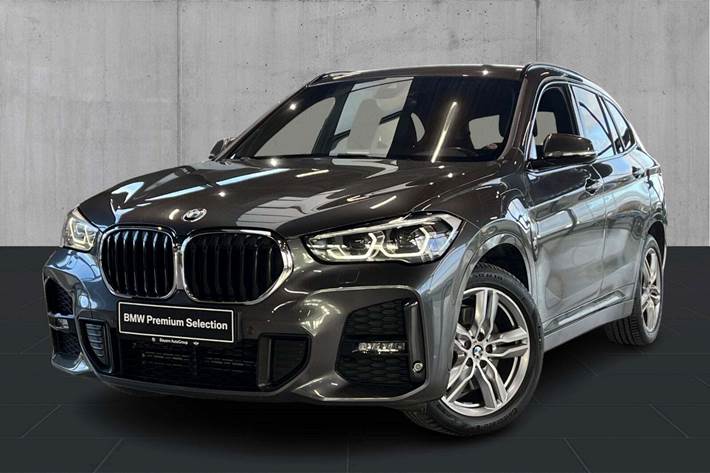 Grå BMW X1 fra 2020 set udefra