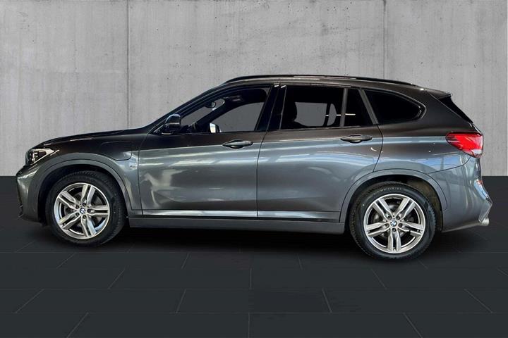 Grå BMW X1 fra 2020