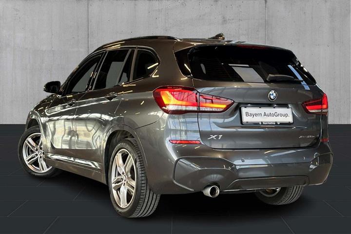 Grå BMW X1 fra 2020