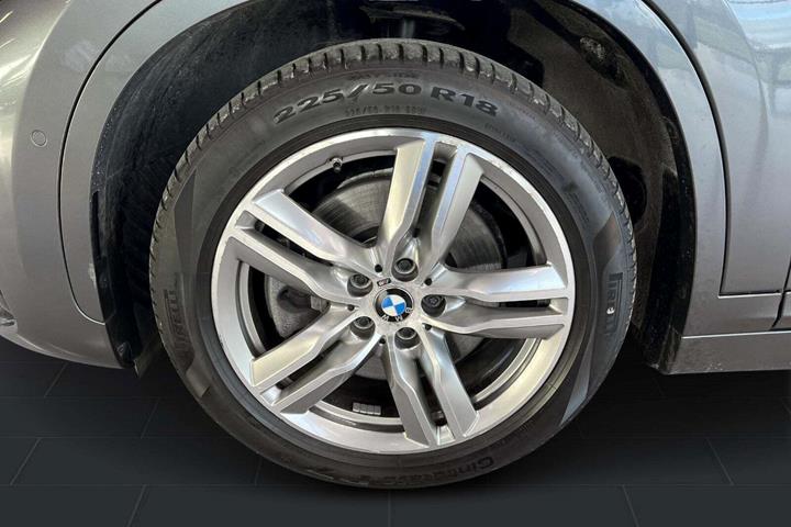 Grå BMW X1 fra 2020