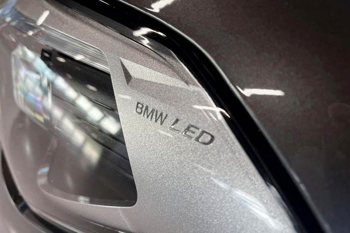 Grå BMW X1 fra 2020