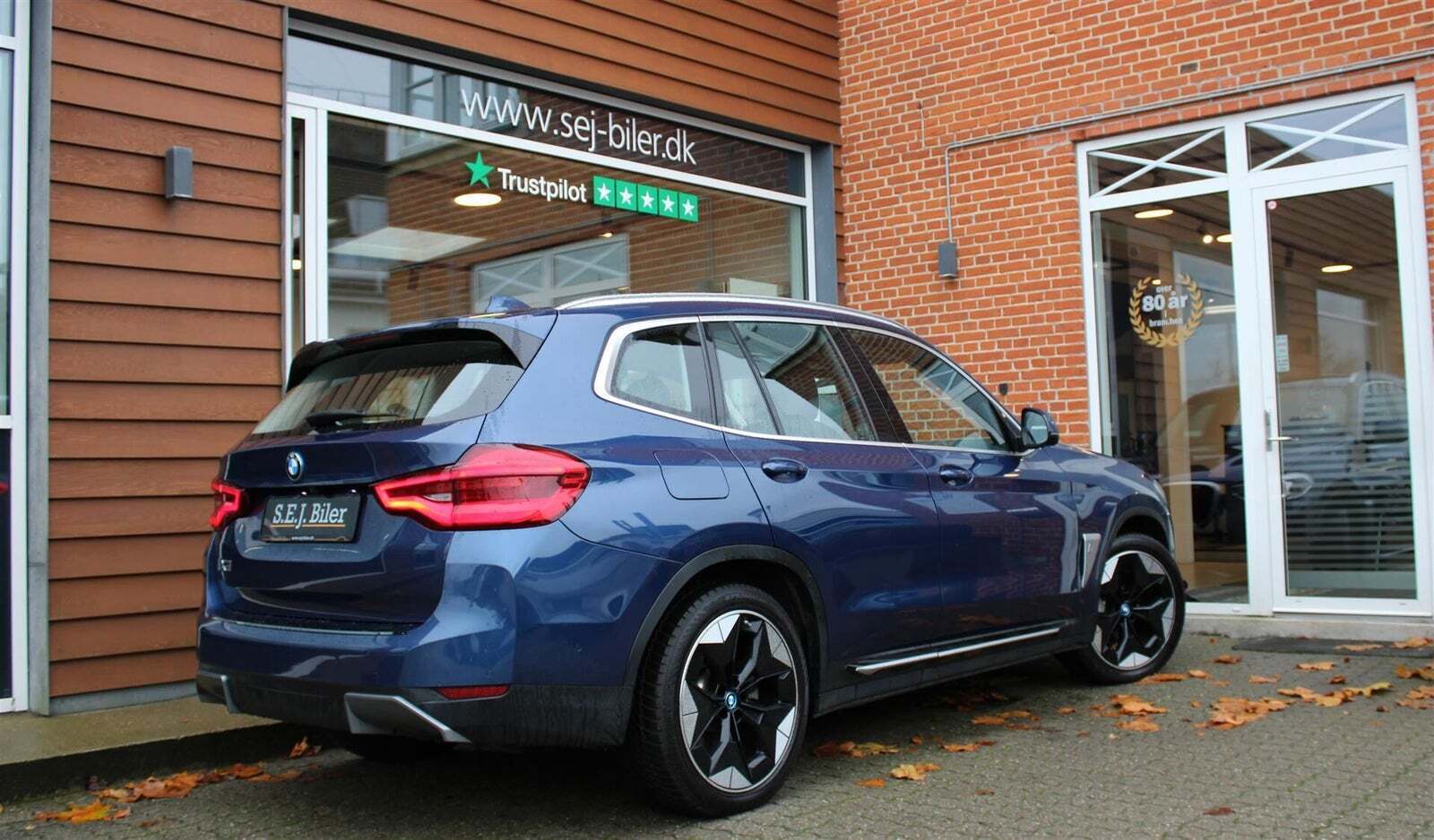 Blå BMW iX3 fra 2021